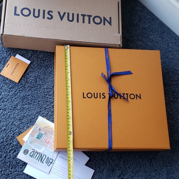 Louis Vuitton Gift Box & LV Ribbon w/ LV Gift tag - Picture 3 of 7